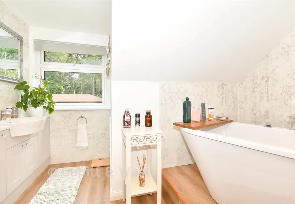 Bathroom - Five Ash Down, Uckfield, East Sussex - Wards of Kent