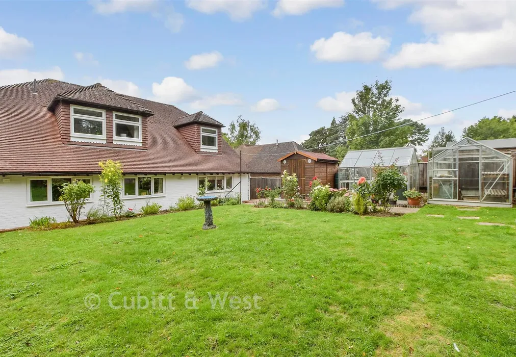 Rear Garden - Five Ash Down, Uckfield, East Sussex - Wards of Kent