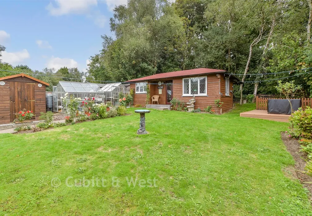 Rear Garden - Five Ash Down, Uckfield, East Sussex - Wards of Kent