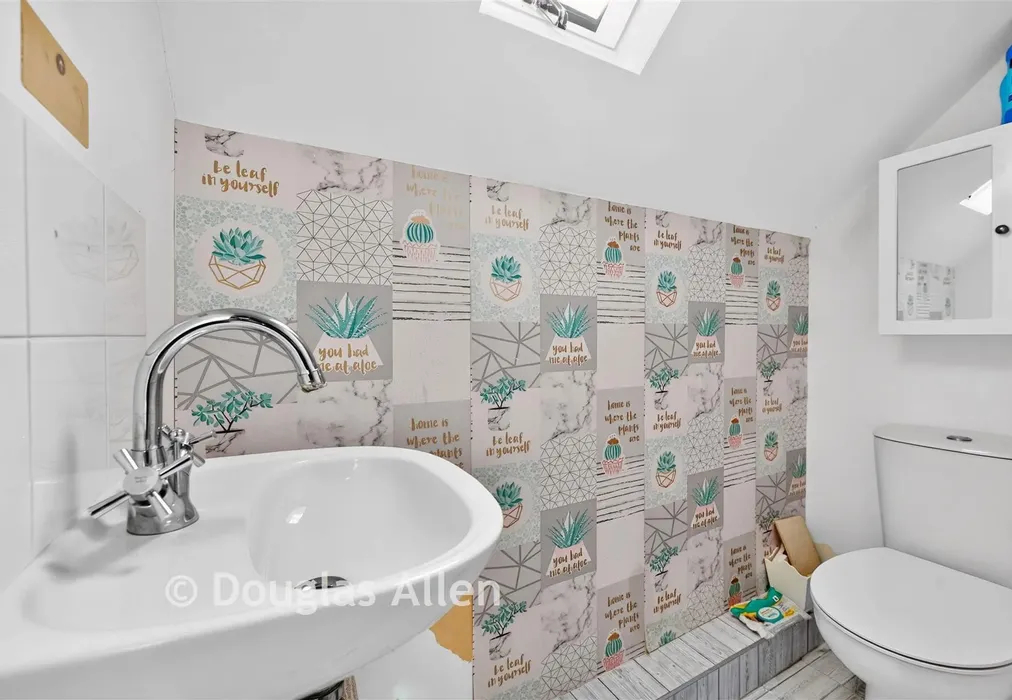 Cloakroom - London Road, Wickford, Essex - Wards of Kent