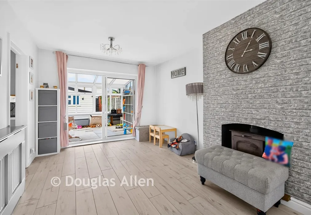 Lounge/Diner - London Road, Wickford, Essex - Wards of Kent
