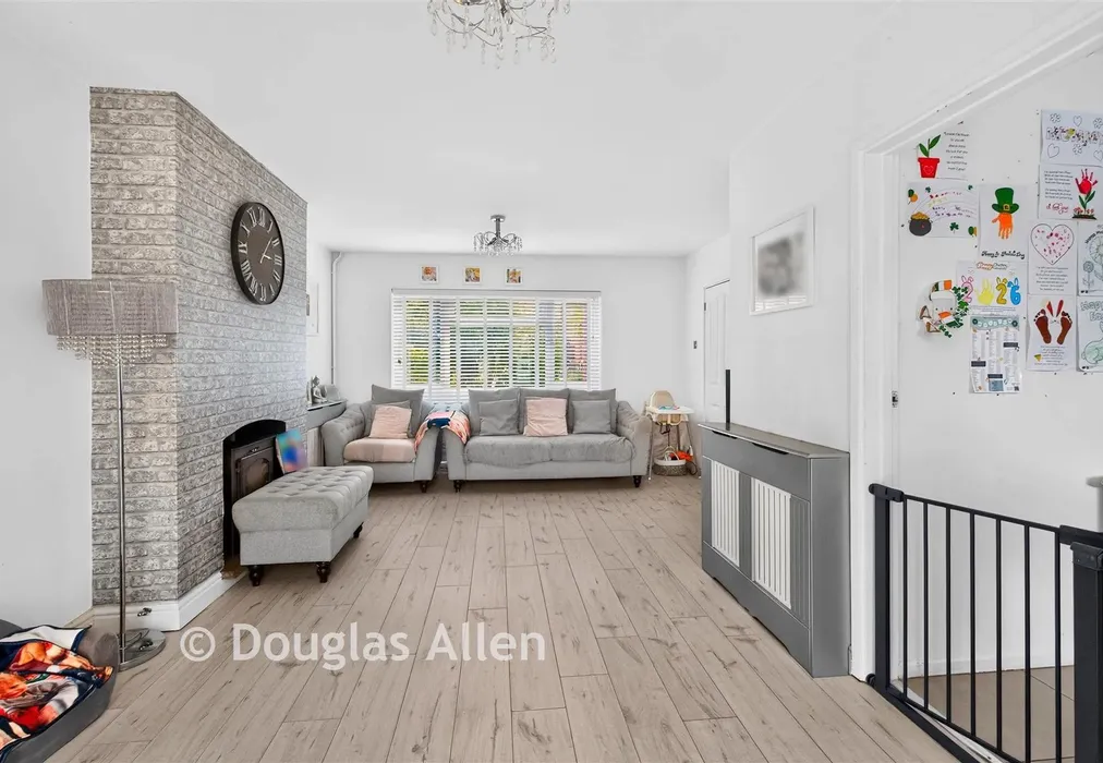 Lounge/Diner - London Road, Wickford, Essex - Wards of Kent