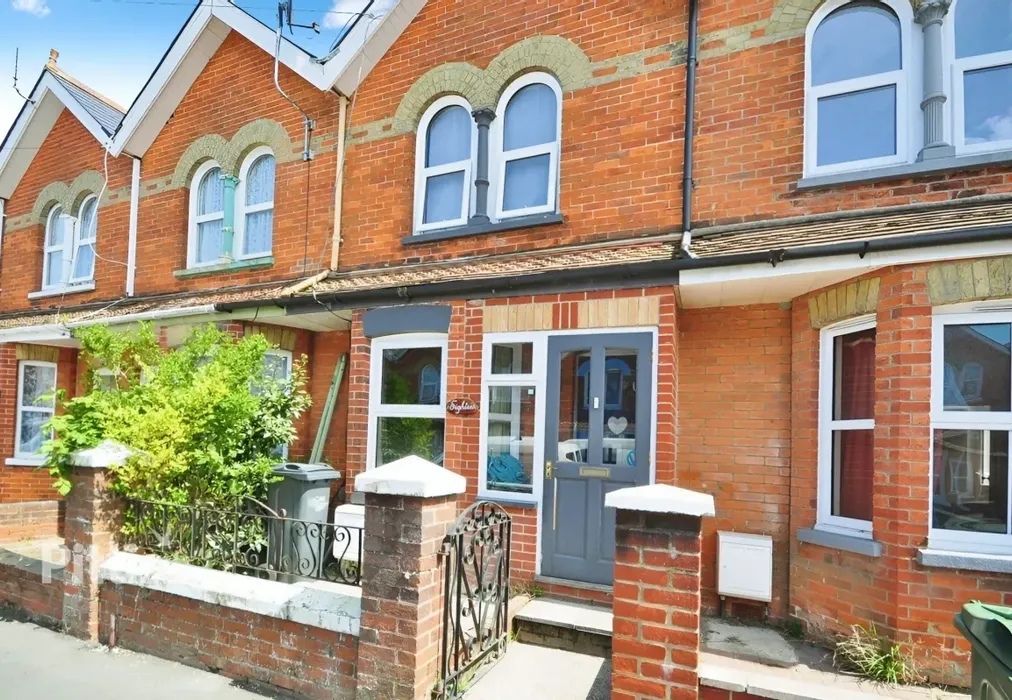  - Grange Road East Cowes PO32 - Wards of Kent