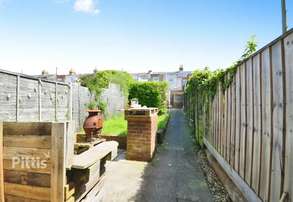  - Grange Road East Cowes PO32 - Wards of Kent