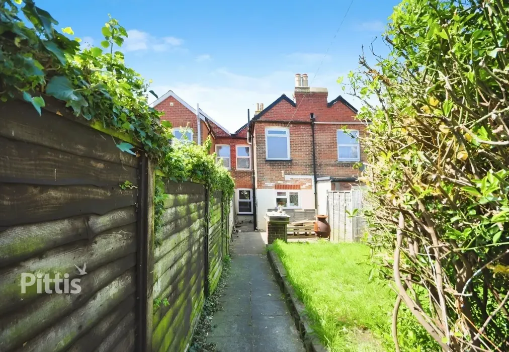  - Grange Road East Cowes PO32 - Wards of Kent