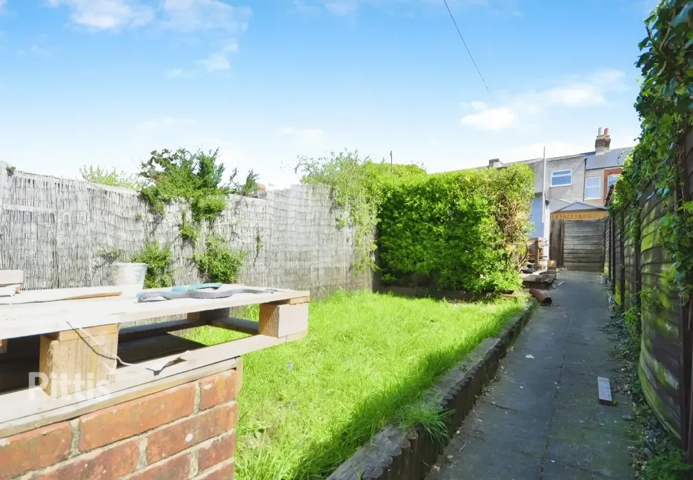  - Grange Road East Cowes PO32 - Wards of Kent