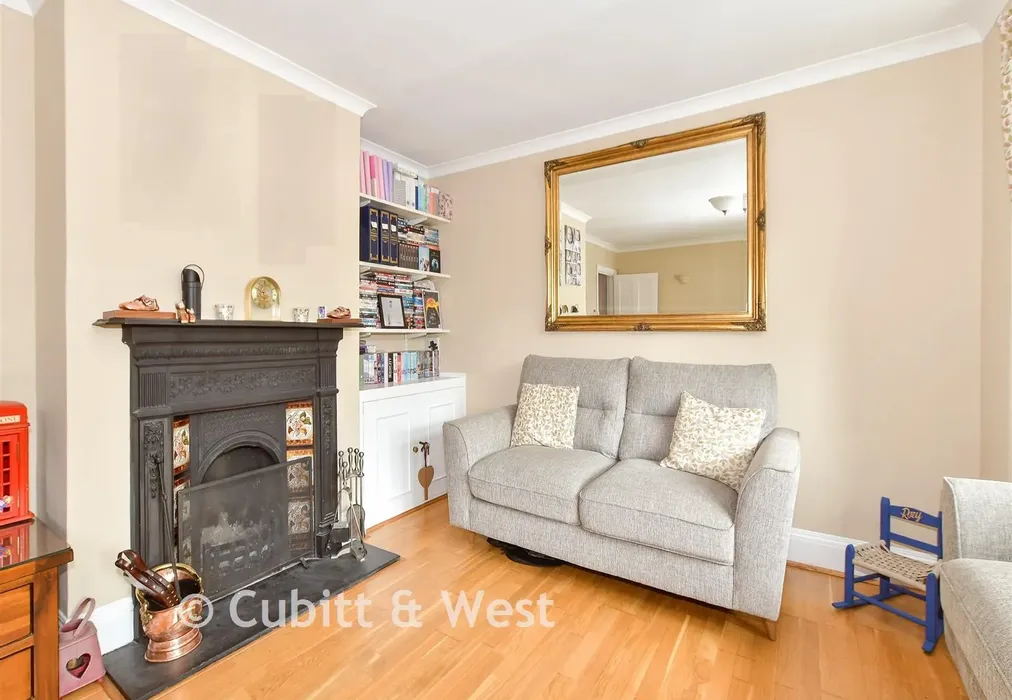 Lounge. - Haywards Heath Road, Balcombe, Haywards Heath, West Sussex - Wards of Kent