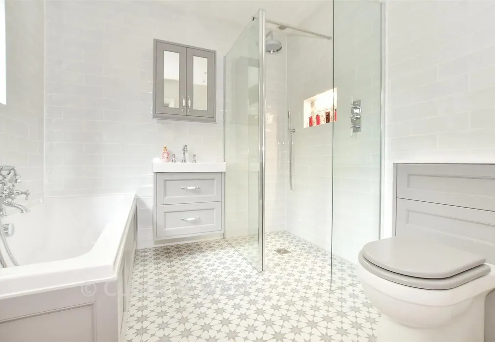 Bathroom - Haywards Heath Road, Balcombe, Haywards Heath, West Sussex - Wards of Kent