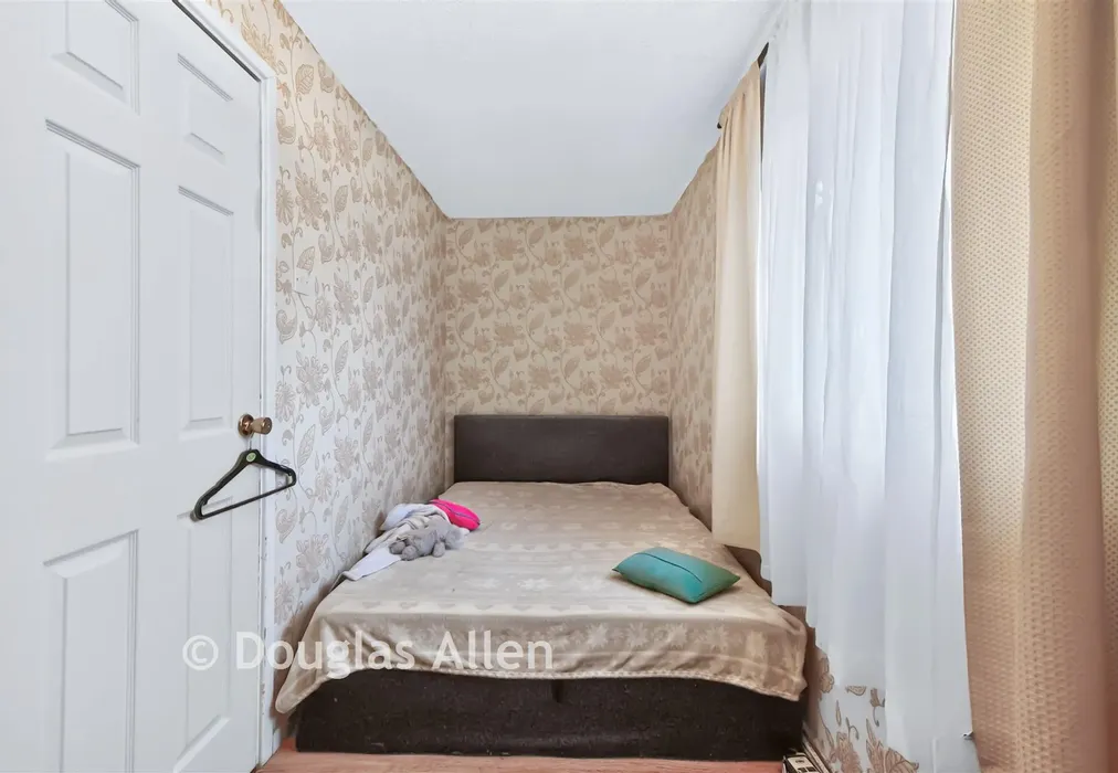 Bedroom - Malyons, Basildon, Essex - Wards of Kent