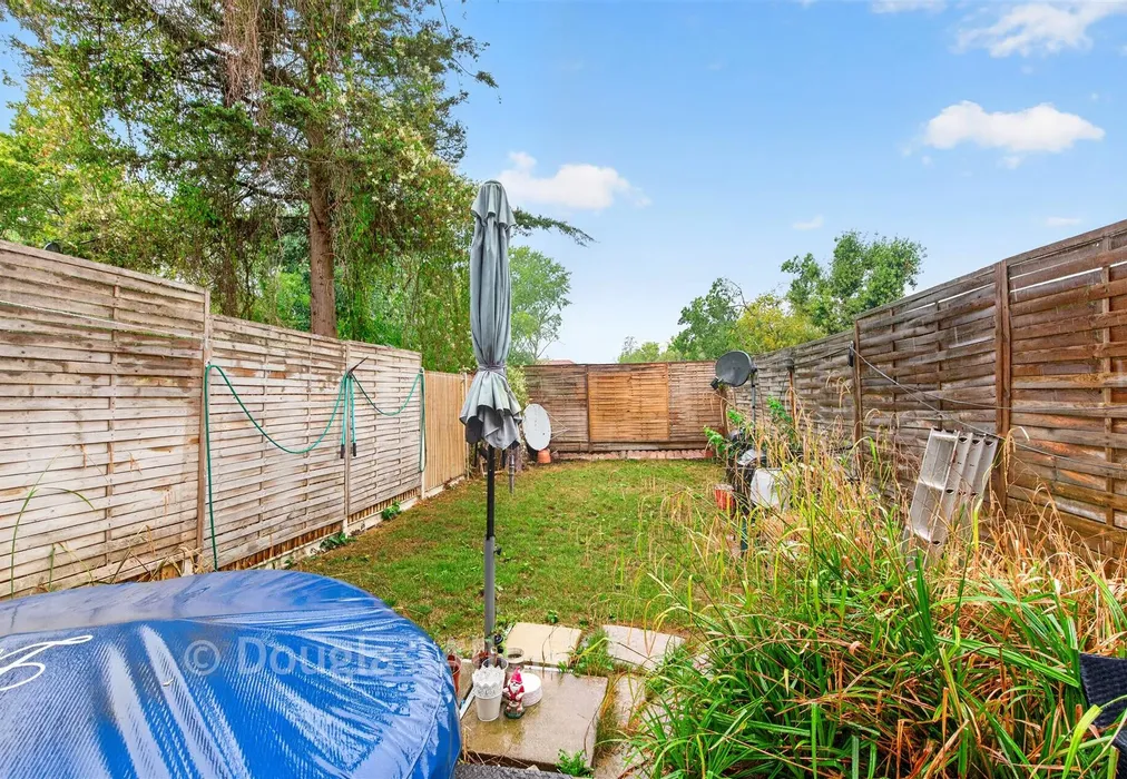Rear Garden - Malyons, Basildon, Essex - Wards of Kent