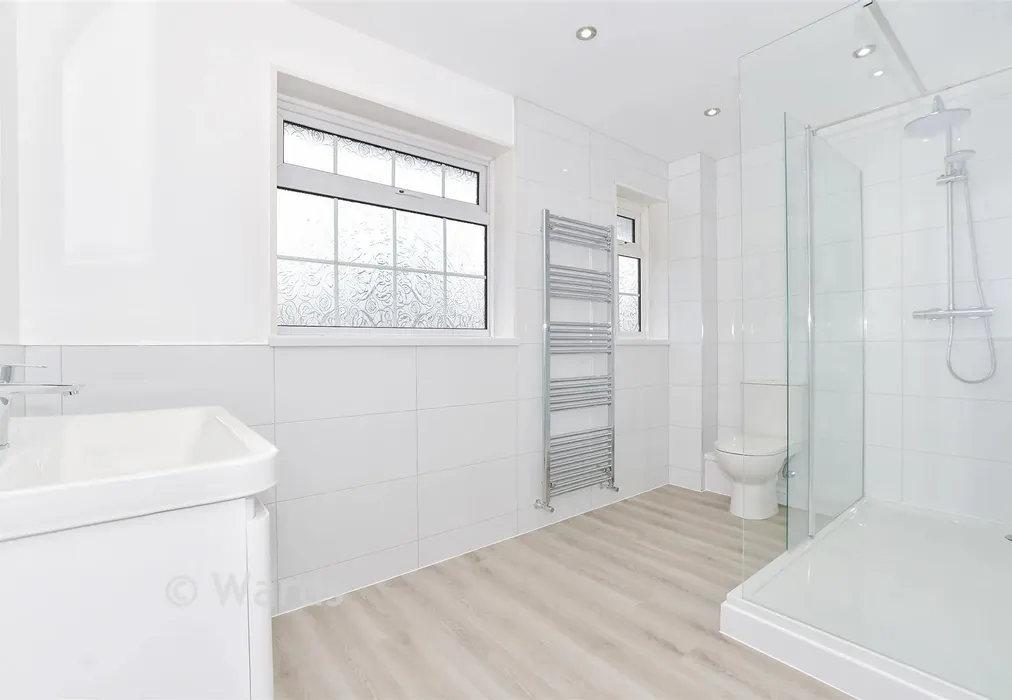 En-Suite Shower Room - Tonbridge Road, Maidstone, Kent - Wards of Kent