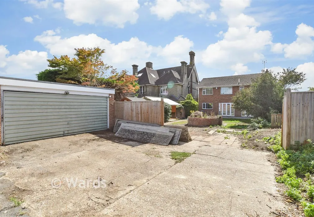 Driveway/Parking - Tonbridge Road, Maidstone, Kent - Wards of Kent