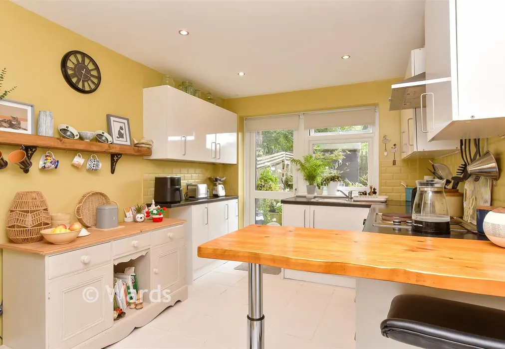 Kitchen - Tunbury Avenue, Walderslade, Chatham, Kent - Wards of Kent