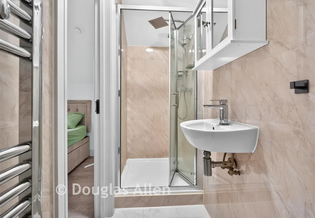 En-Suite Shower Room - Crownhill Road, Woodford Green, Essex - Wards of Kent