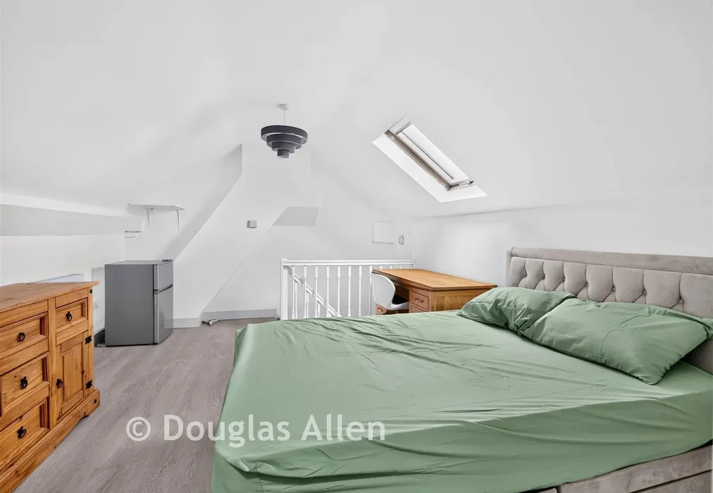 Bedroom 1 - Crownhill Road, Woodford Green, Essex - Wards of Kent