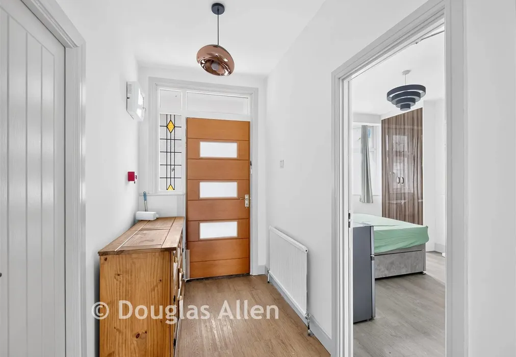 Entrance Hall - Crownhill Road, Woodford Green, Essex - Wards of Kent