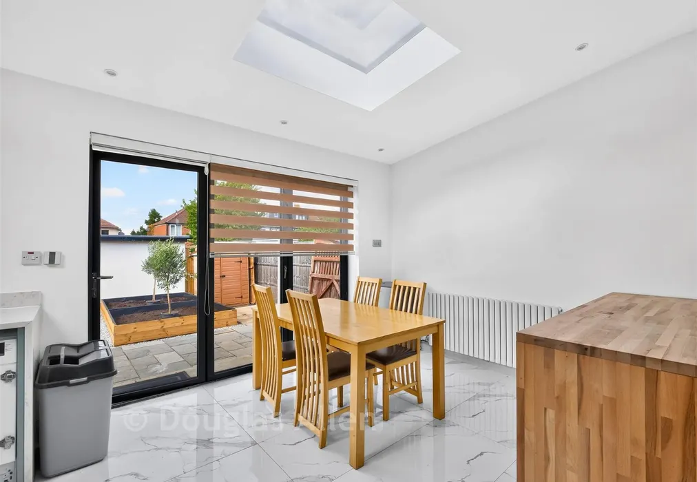 Dining Area - Crownhill Road, Woodford Green, Essex - Wards of Kent