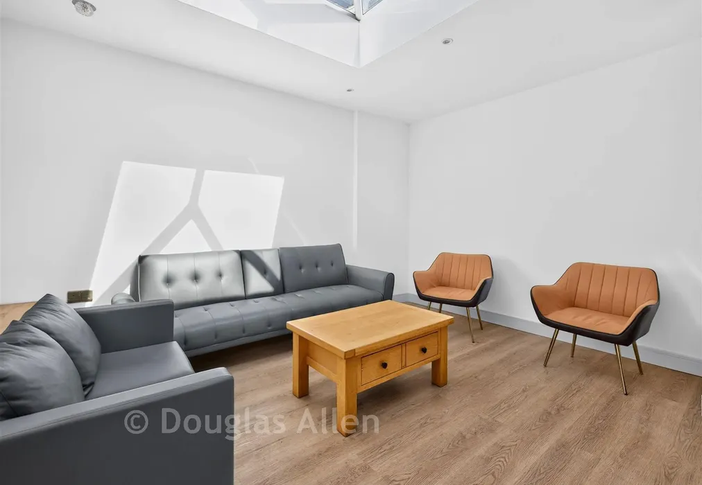 Sitting Area - Crownhill Road, Woodford Green, Essex - Wards of Kent