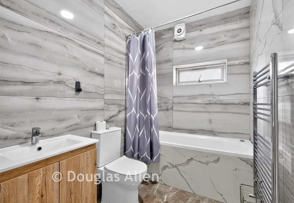 Bathroom - Crownhill Road, Woodford Green, Essex - Wards of Kent