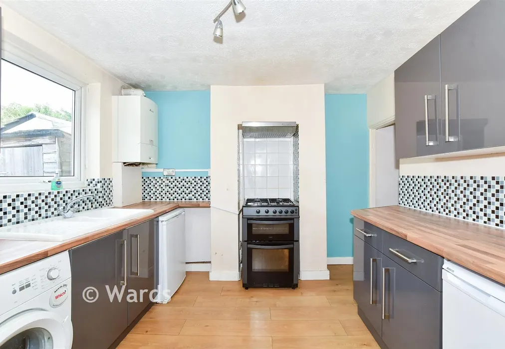 Kitchen - Perryfield Street, Maidstone, Kent - Wards of Kent