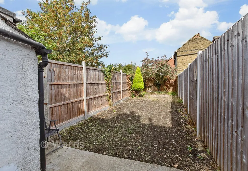 Bathroom - Perryfield Street, Maidstone, Kent - Wards of Kent