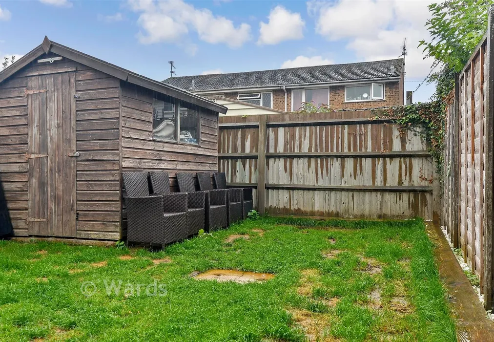Rear Garden - Knaves Acre, Headcorn, Kent - Wards of Kent