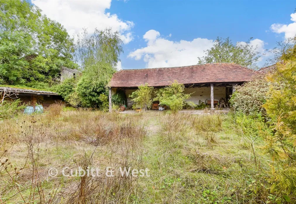 Side Garden - Hurstwood Road, High Hurstwood, Uckfield, East Sussex - Wards of Kent