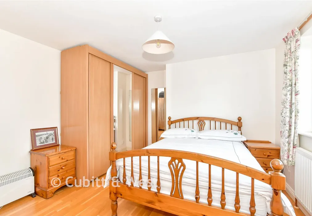 Bedroom 1 - Fitzalan Road, Arundel, West Sussex - Wards of Kent
