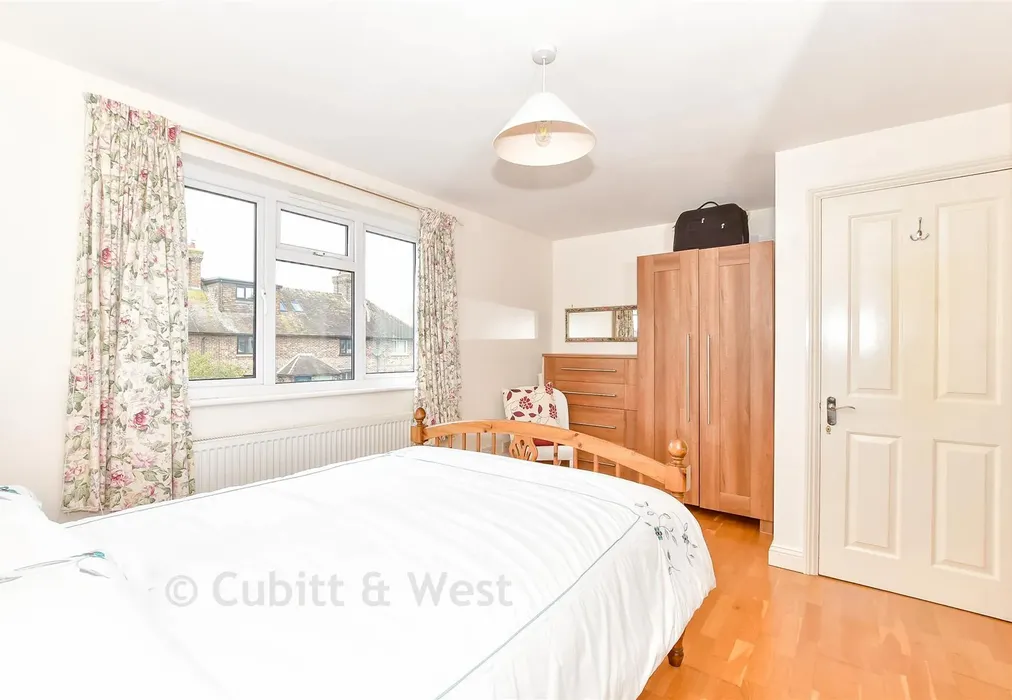 Bedroom 1 - Fitzalan Road, Arundel, West Sussex - Wards of Kent