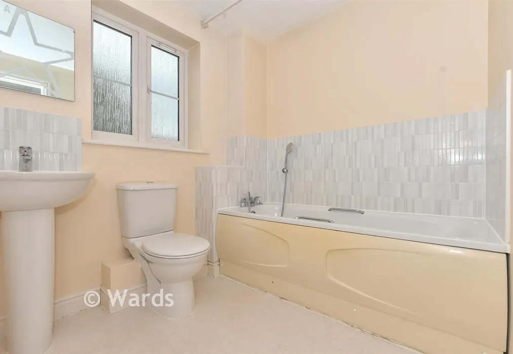 Bathroom - Finn Farm Road, Ashford, Kent - Wards of Kent