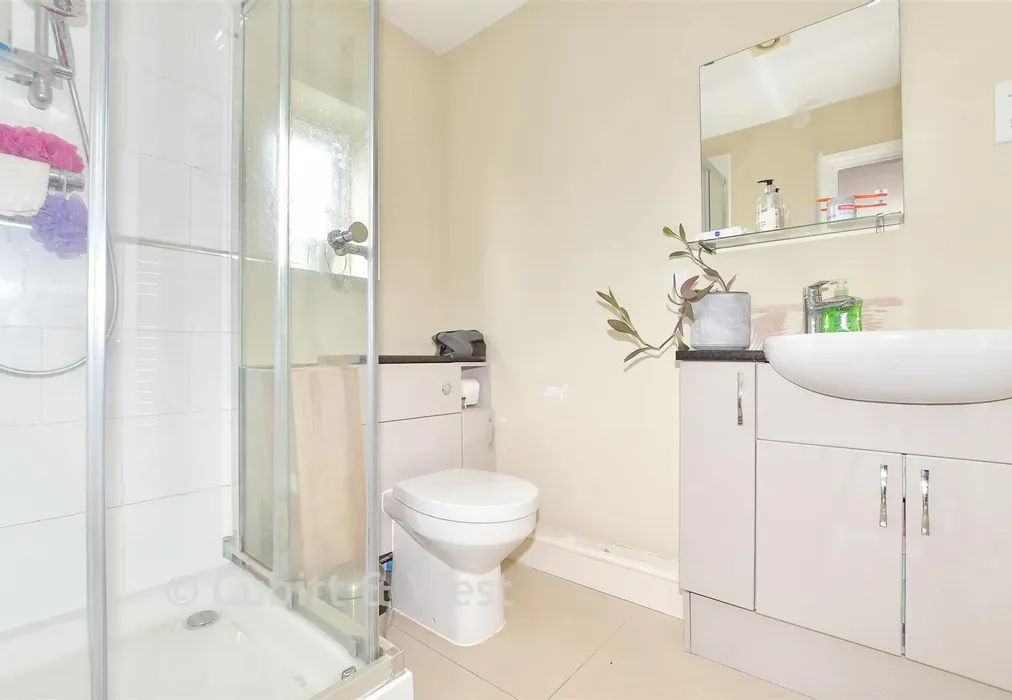 En-Suite Shower Room - Station Road, Heathfield, East Sussex - Wards of Kent