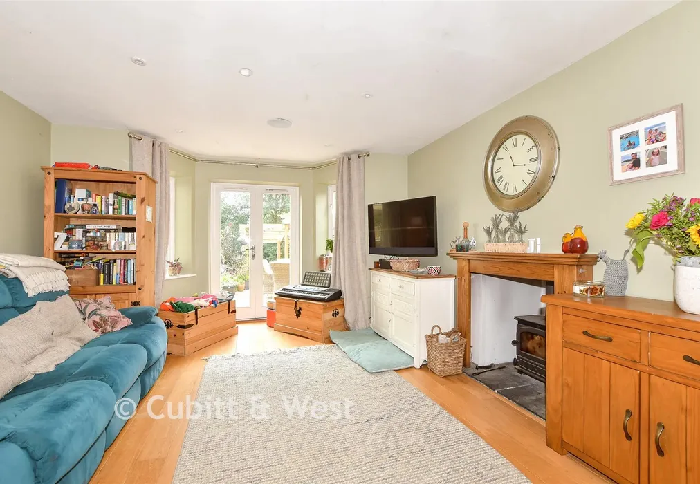 Living Room - Station Road, Heathfield, East Sussex - Wards of Kent