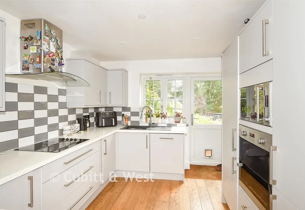 Kitchen - Station Road, Heathfield, East Sussex - Wards of Kent