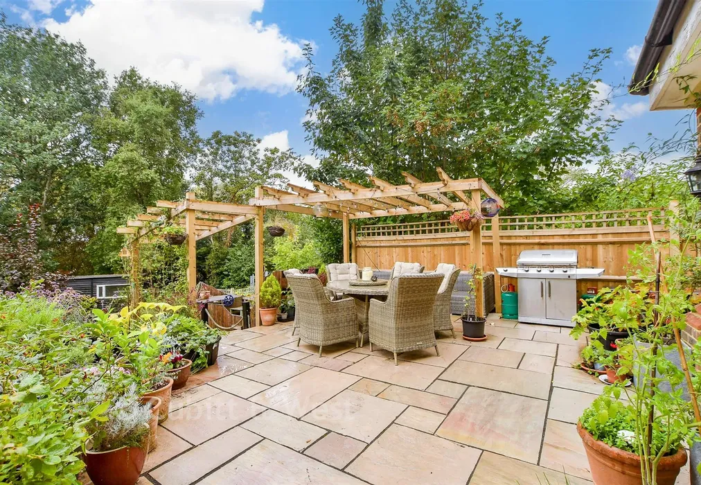 Rear Garden - Station Road, Heathfield, East Sussex - Wards of Kent