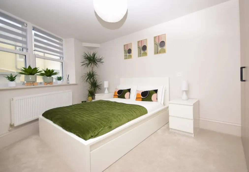 Royal bed 1 - The Esplanade Bognor Regis PO21 - Wards of Kent