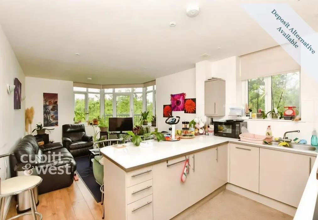 Kitchen - Available Now! Wood Street, East Grinstead, RH19 - Wards of Kent
