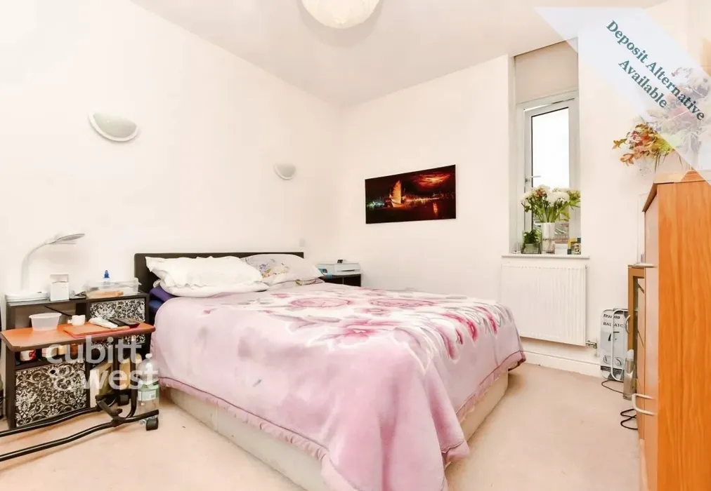 Bedroom 2 - Available Now! Wood Street, East Grinstead, RH19 - Wards of Kent