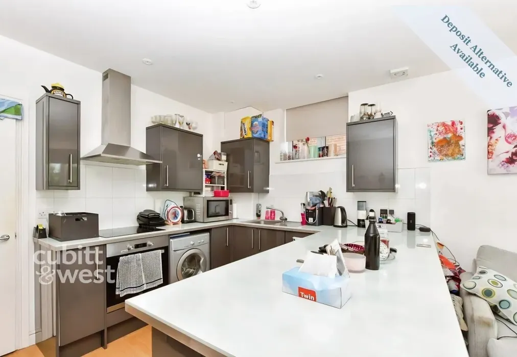 Kitchen - Wood Street, East Grinstead, RH19 1UZ - Wards of Kent
