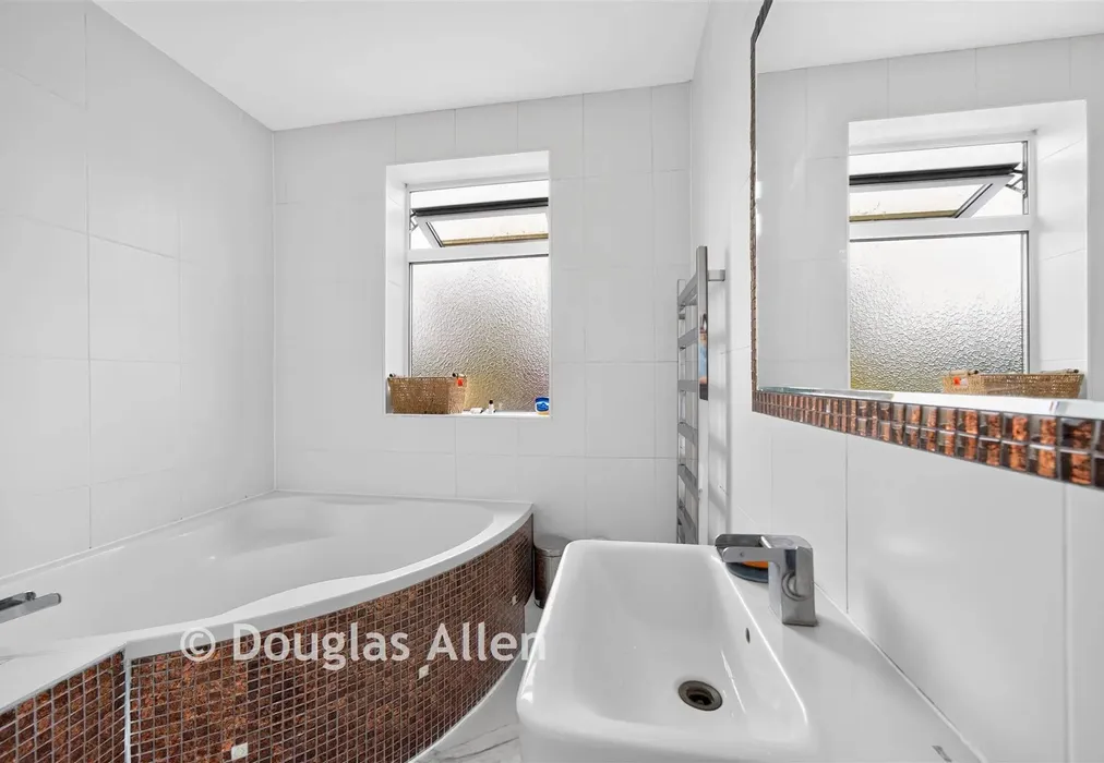 Bathroom - Forest Road, Ilford, Essex - Wards of Kent