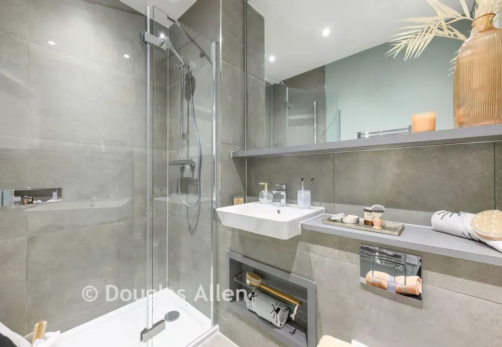 Show Home En-Suite - Kingsley Park, Centurion Way, Basildon, Essex - Wards of Kent