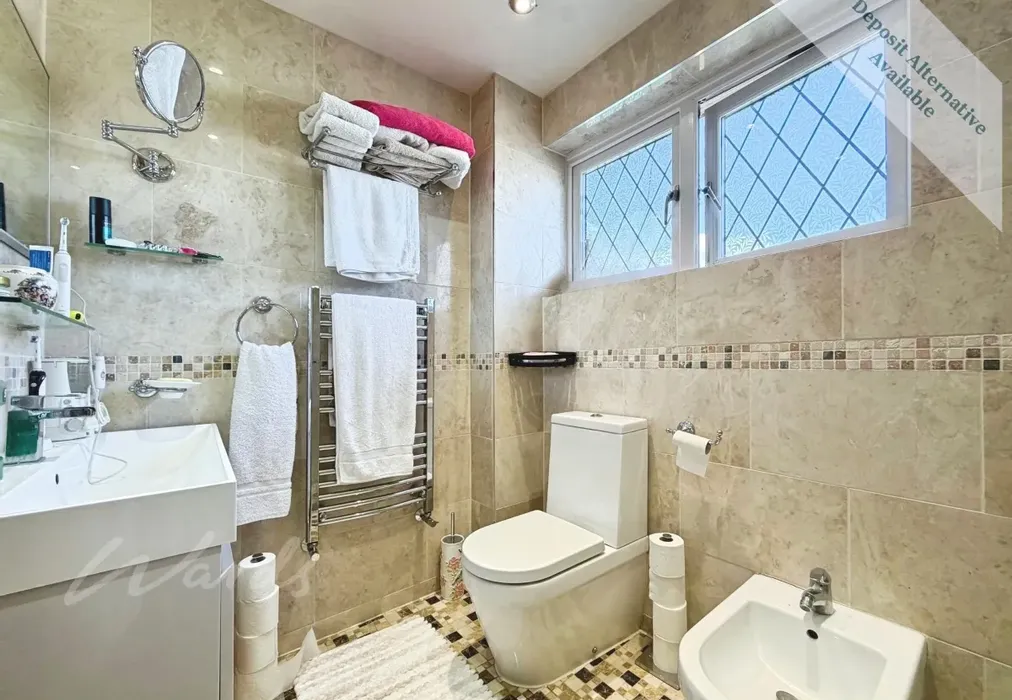 Shower Room.. - Admers Wood Vigo DA13 - Wards of Kent