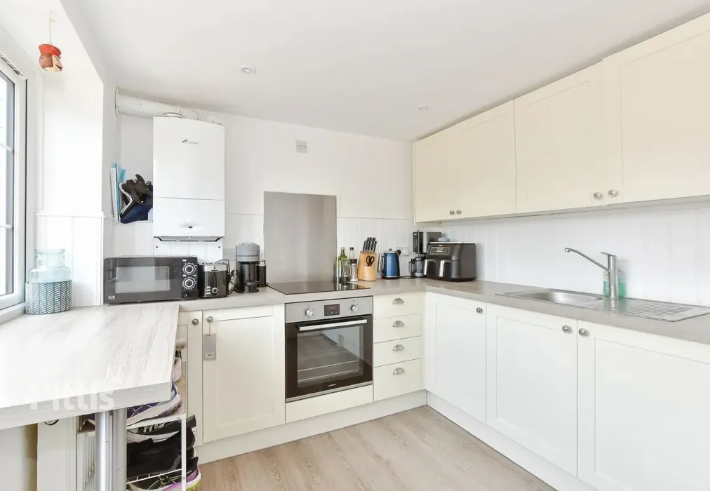  - Marymead Close Ryde PO33 - Wards of Kent
