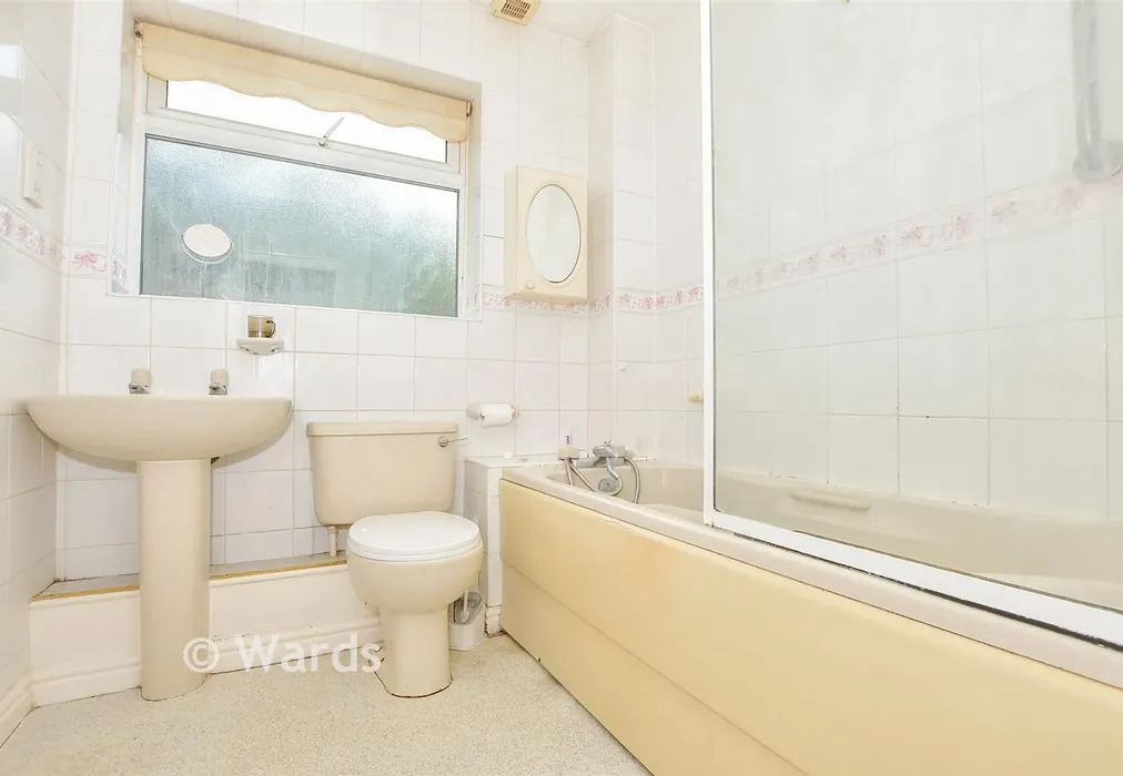 Bathroom - Merchant Place, Marden, Kent - Wards of Kent
