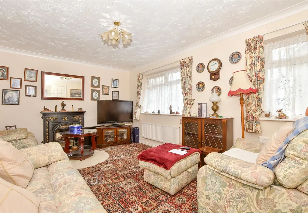 Lounge - Merchant Place, Marden, Kent - Wards of Kent