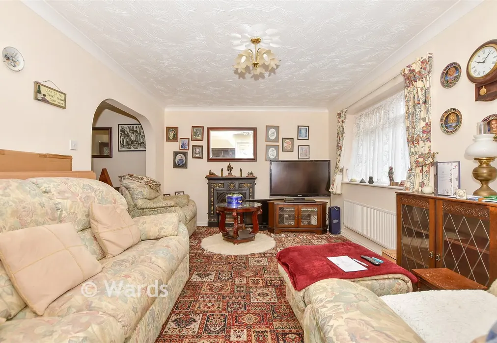 Lounge - Merchant Place, Marden, Kent - Wards of Kent