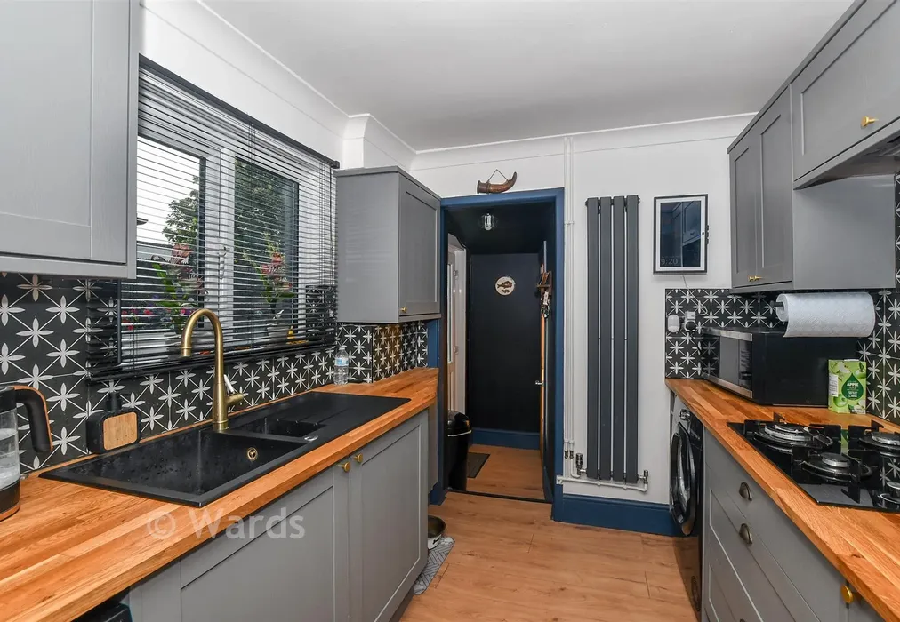Kitchen - Godinton Road, Ashford, Kent - Wards of Kent