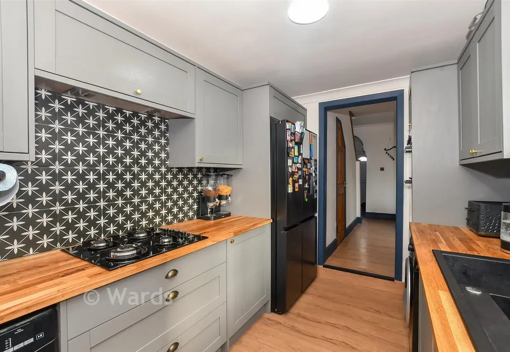 Kitchen - Godinton Road, Ashford, Kent - Wards of Kent