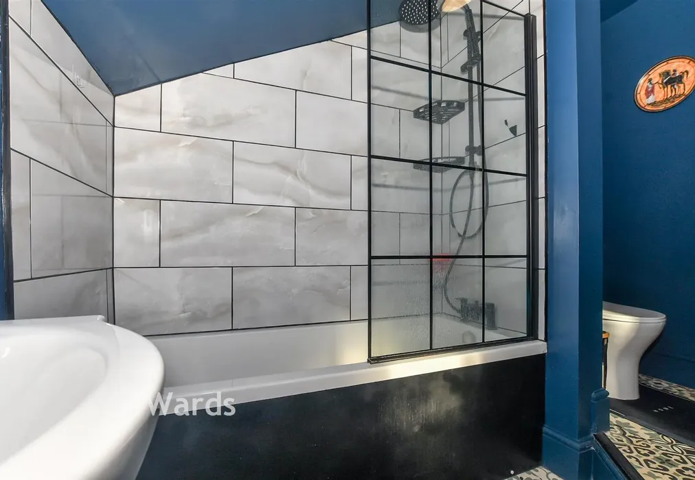 Bathroom - Godinton Road, Ashford, Kent - Wards of Kent