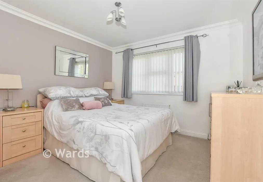 Bedroom 1 - Robert Brundett Close, Kennington, Kent - Wards of Kent