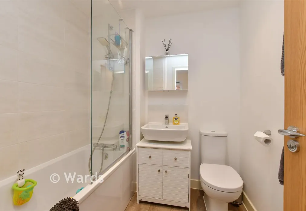 Bathroom - Feaver Drive, Faversham, Kent - Wards of Kent